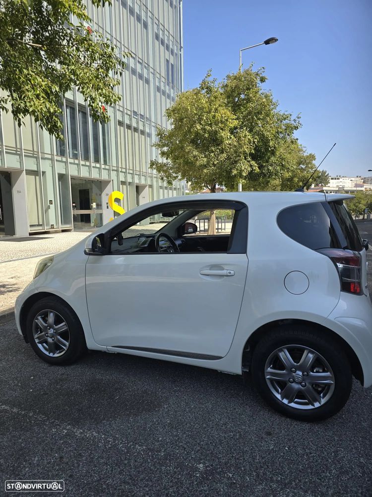 Toyota iQ 1.4 D-4D 2 - 2