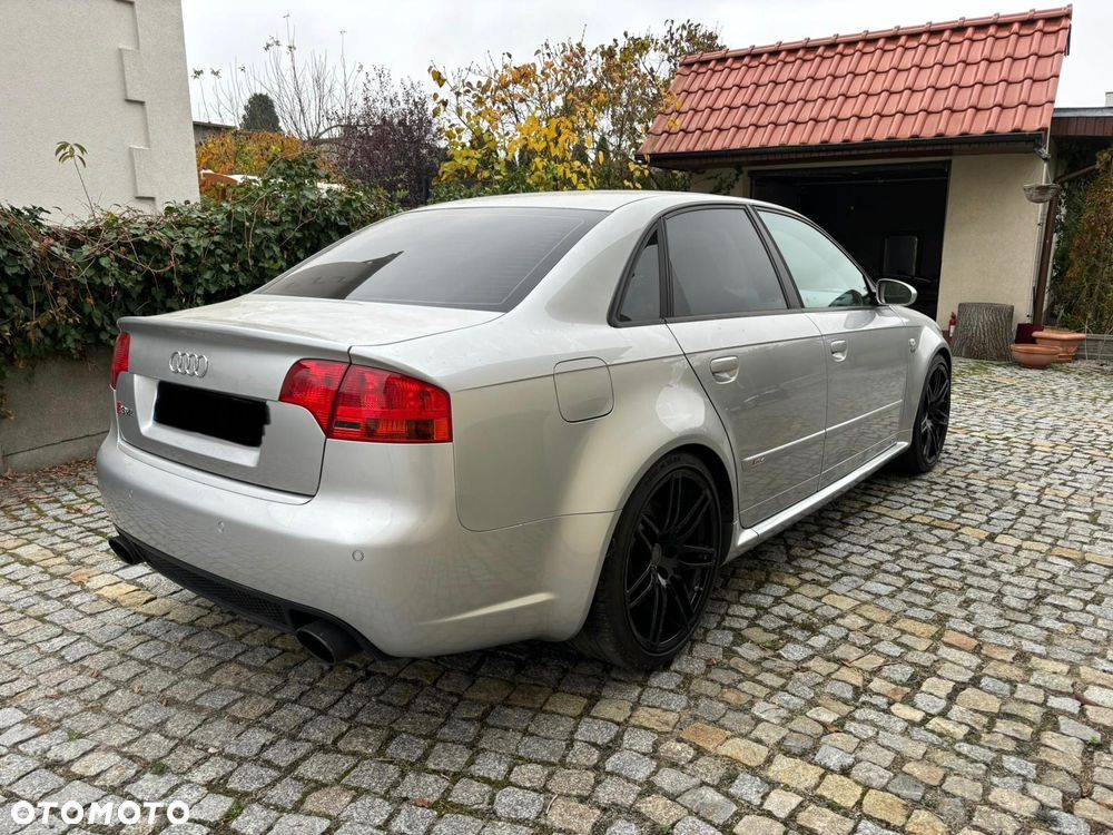 Audi RS4 Limousine - 4