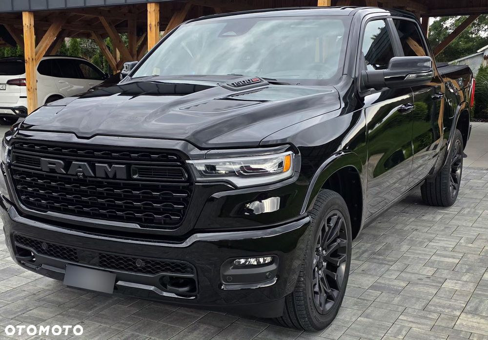 RAM 1500 Limited Night - 7