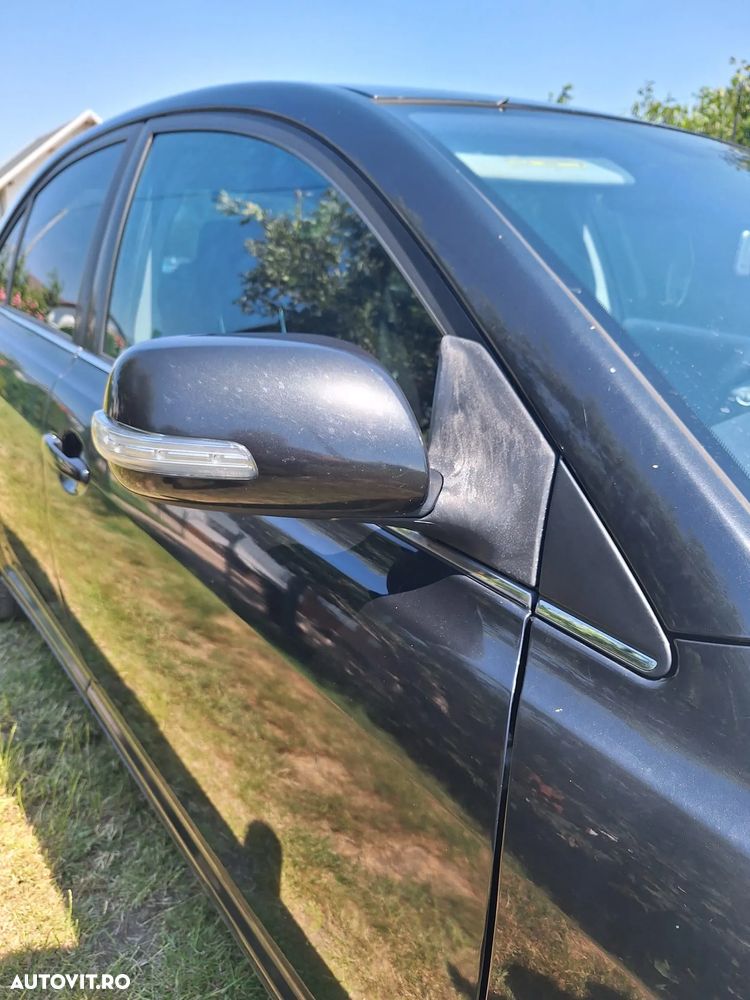 Toyota Avensis 1.6 Sedan Terra - 8