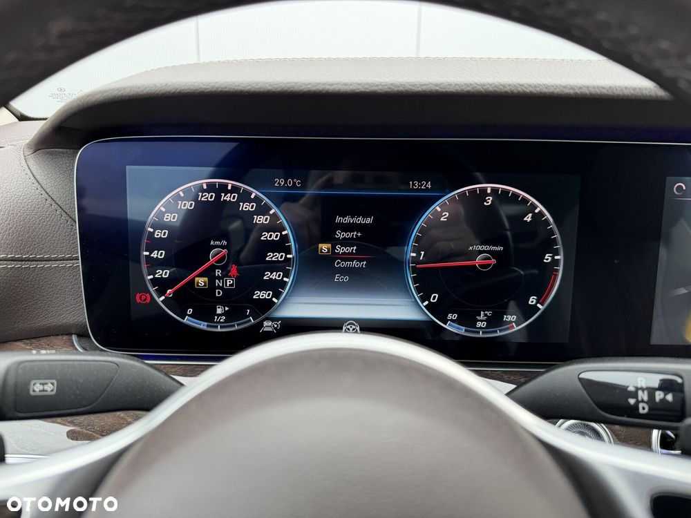 Mercedes-Benz Klasa E 220 d 9G-TRONIC - 35