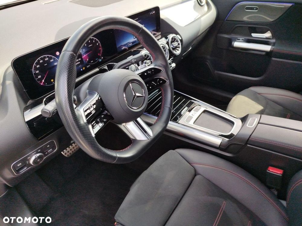 Mercedes-Benz GLA - 11