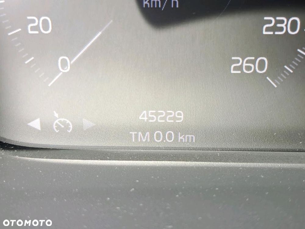 Volvo XC 40 T4 Plug-In Hybrid R-Design - 8