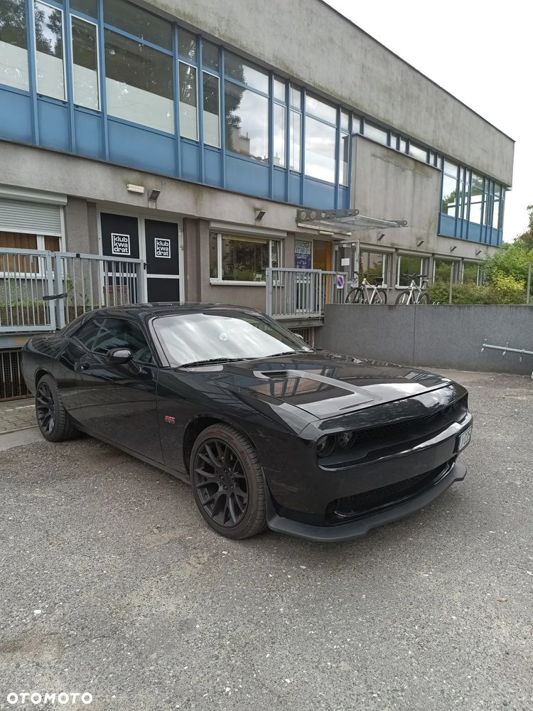 Dodge Challenger - 12