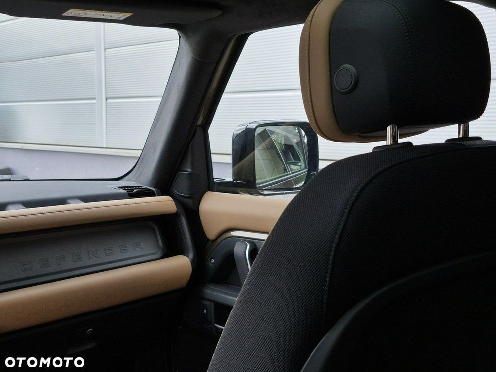 Land Rover Defender - 30