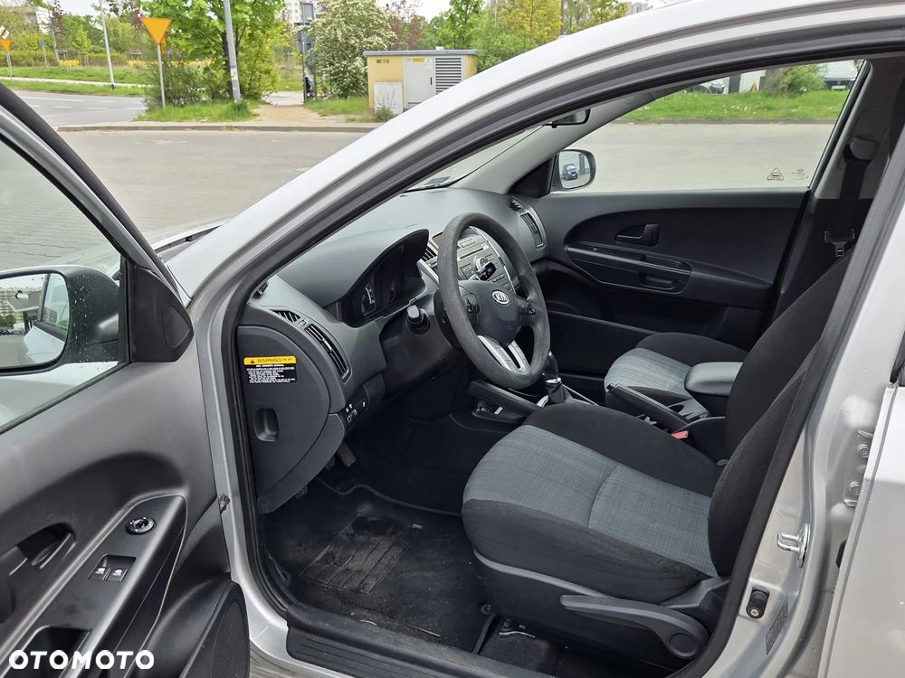 Kia Ceed - 8