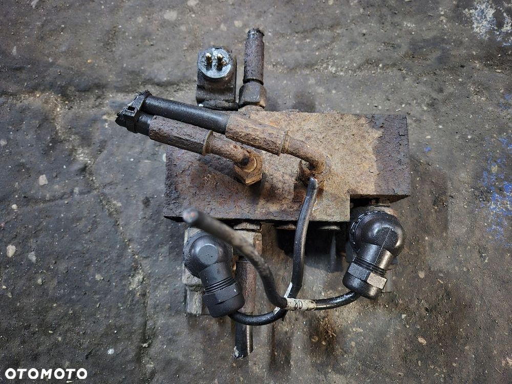 ZAWÓR ROZDZIELACZ WINDY SAMOZAŁADOWCZEJ PALFINGER 1114049 - 1