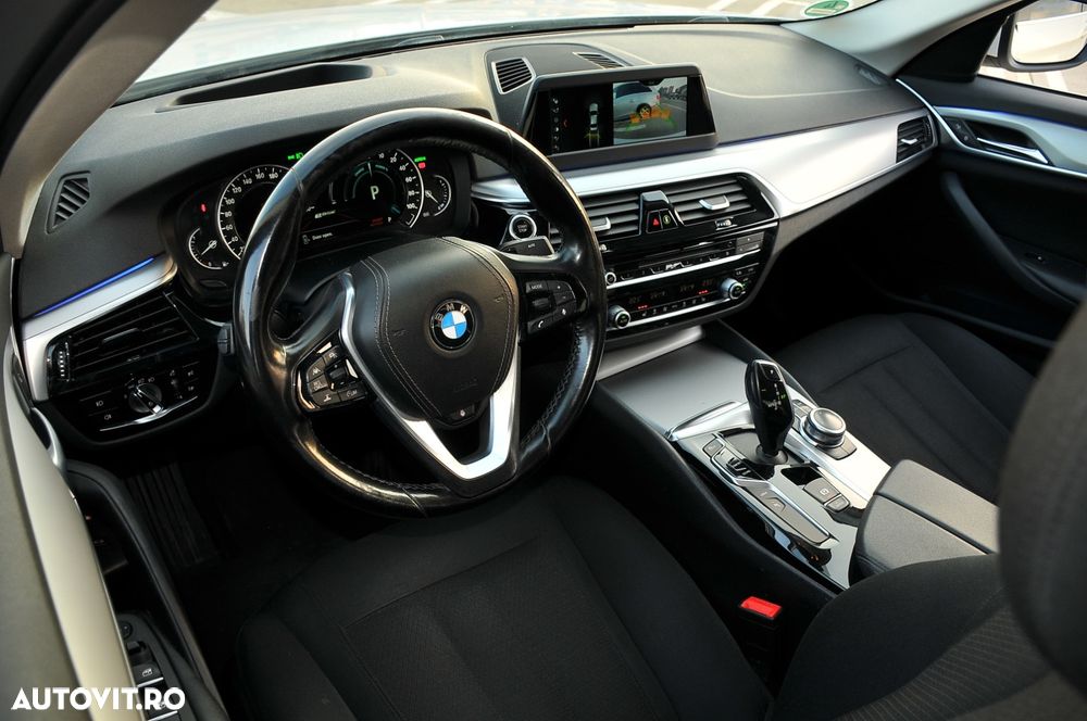 BMW Seria 5 530e iPerformance Aut. - 25