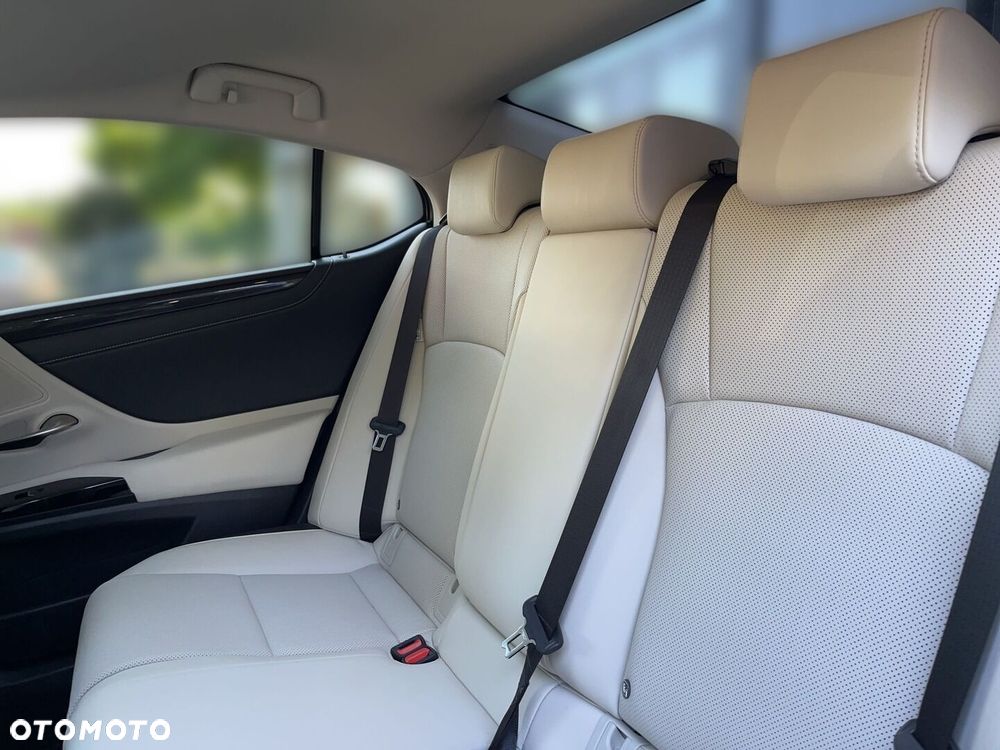Lexus ES 300h Business Edition - 6