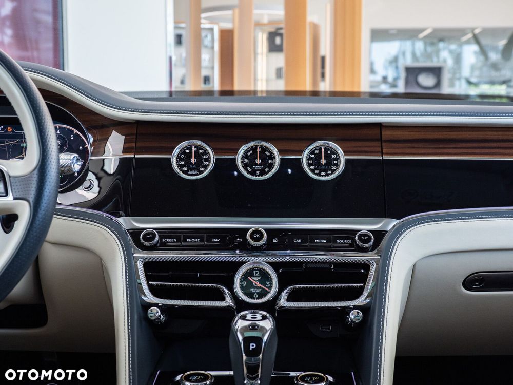 Bentley Flying Spur - 12