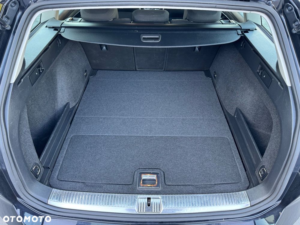 Volkswagen Passat Variant 2.0 TDI SCR DSG Elegance - 38
