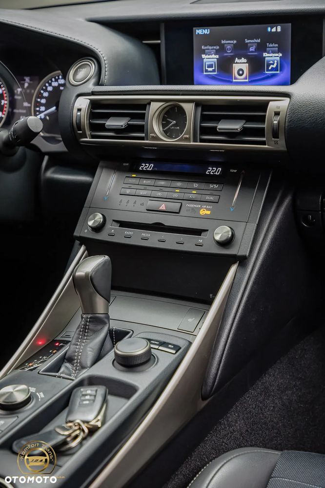 Lexus IS 200t Elite - 21