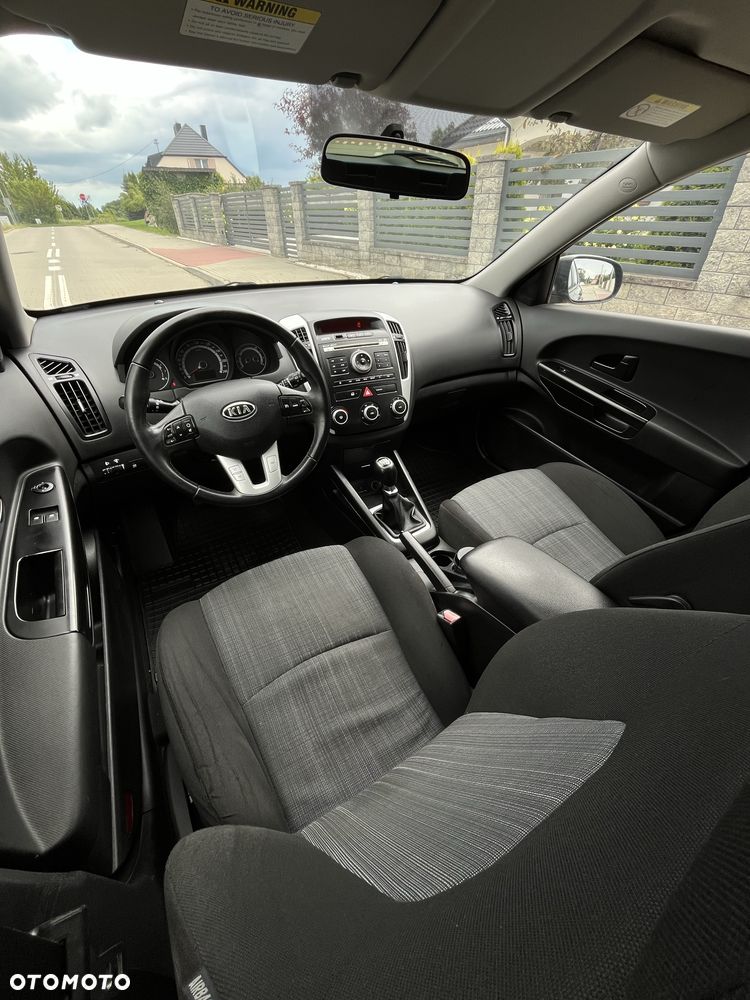 Kia Ceed - 4