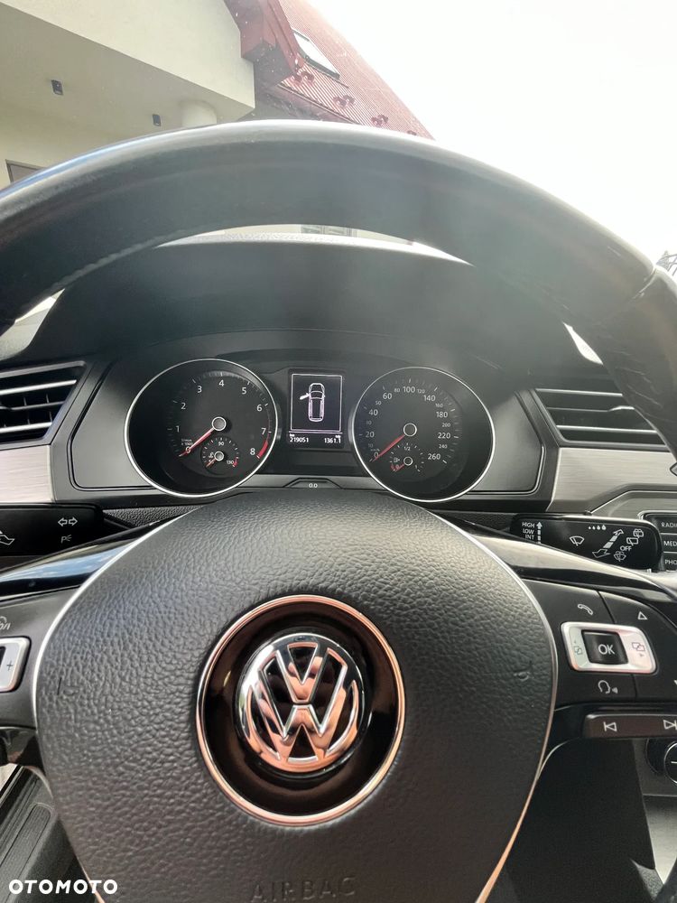 Volkswagen Passat - 8