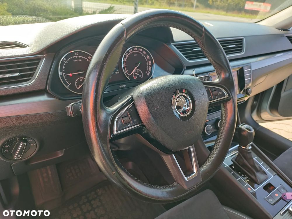 Skoda Superb 2.0 TDI DSG Premium Edition - 29