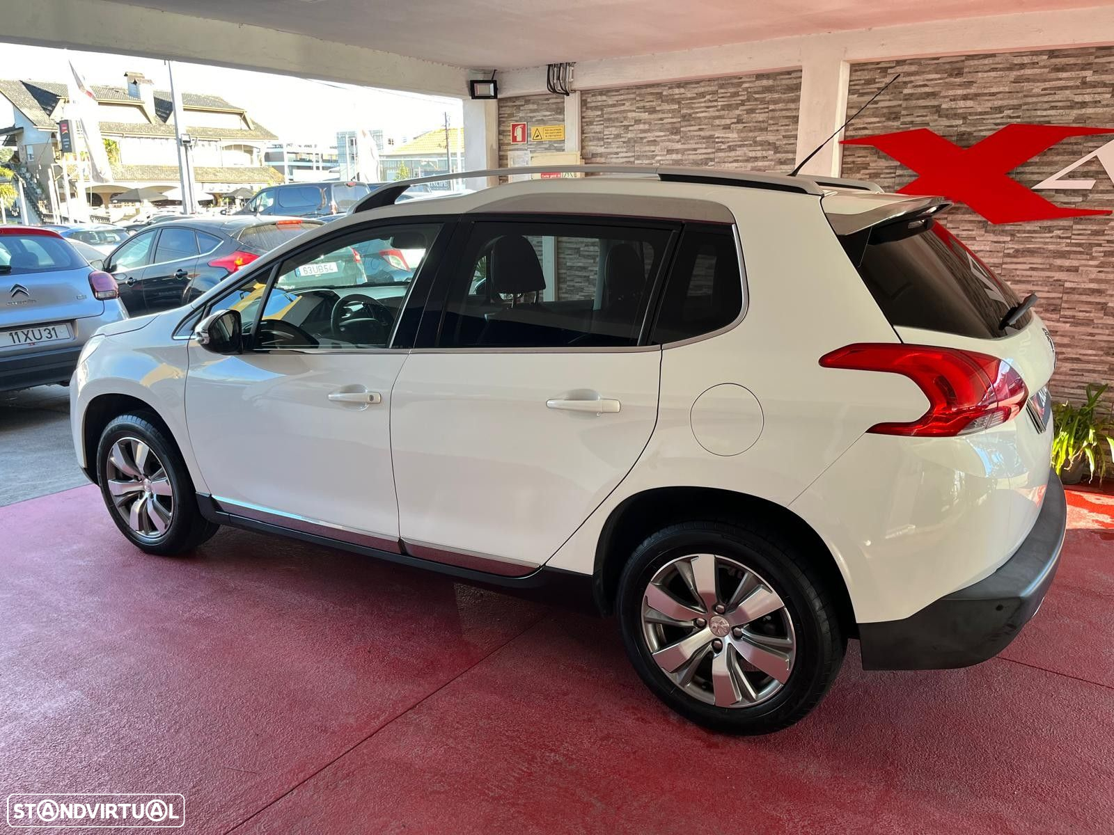 Peugeot 2008 1.2 PureTech Allure - 6