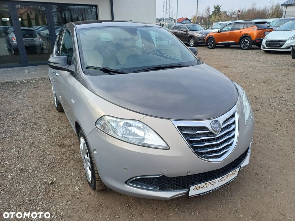 Lancia Ypsilon 1.2 8V Platino (4 os.) - 9
