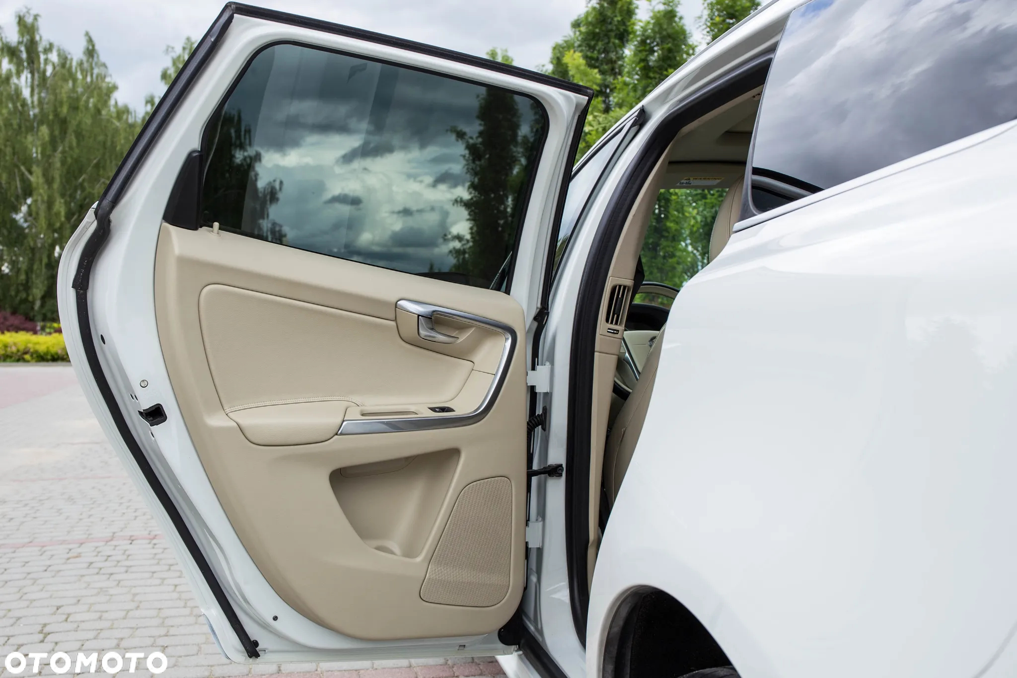 Volvo XC 60 T5 Drive-E Momentum - 27