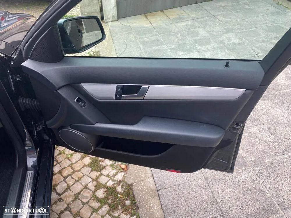 Mercedes-Benz C 220 - 32