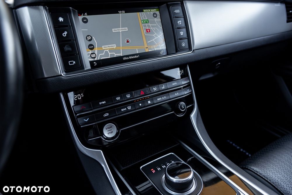 Jaguar XF 30d S - 36