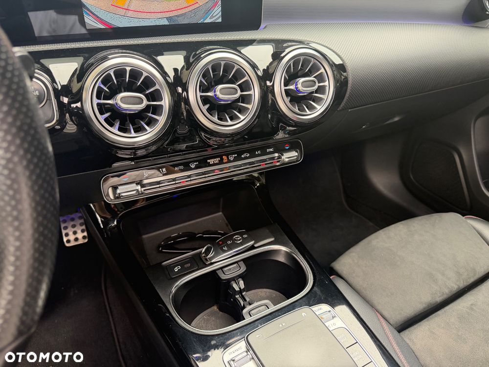 Mercedes-Benz Klasa A 220 4Matic 7G-DCT AMG Line - 32