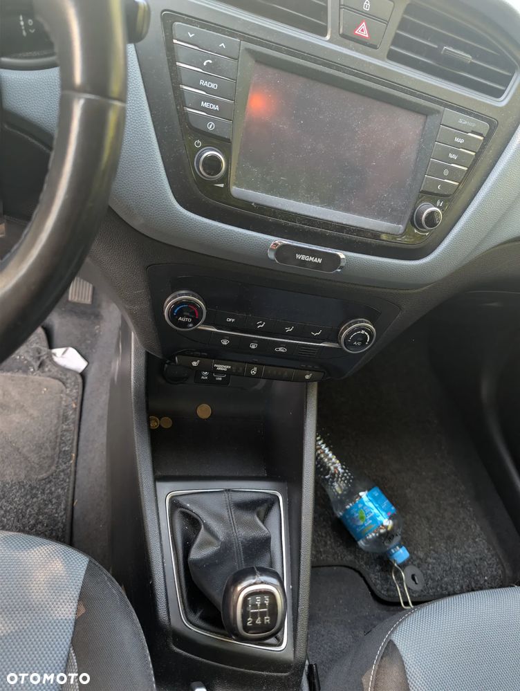 Hyundai i20 - 24