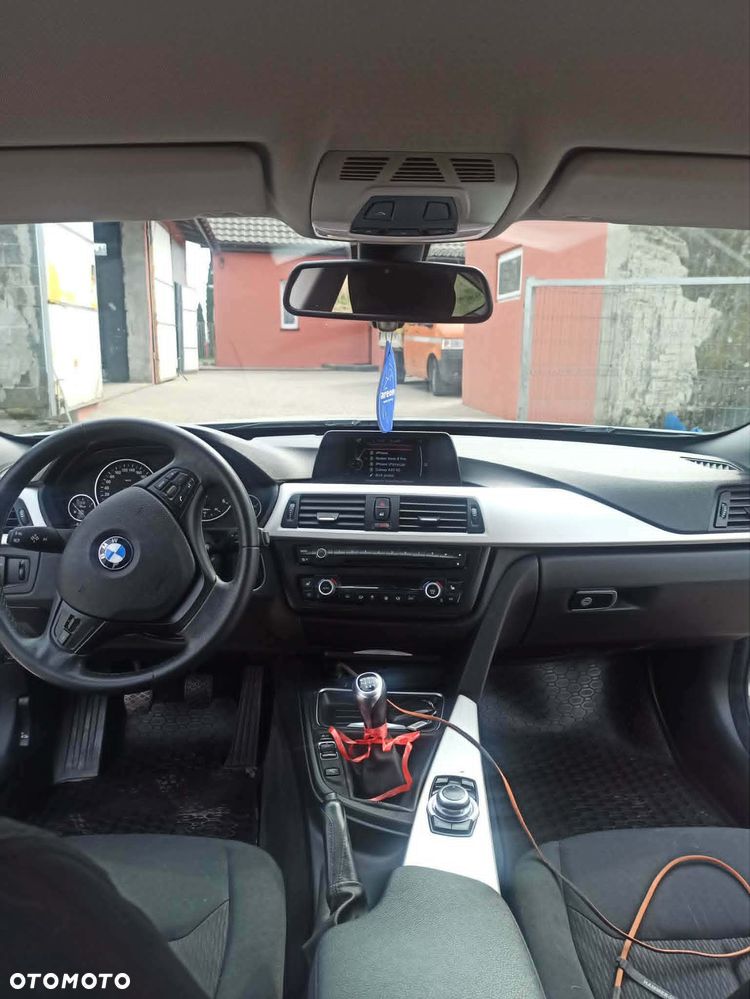 BMW Seria 3 318d EU6 - 5