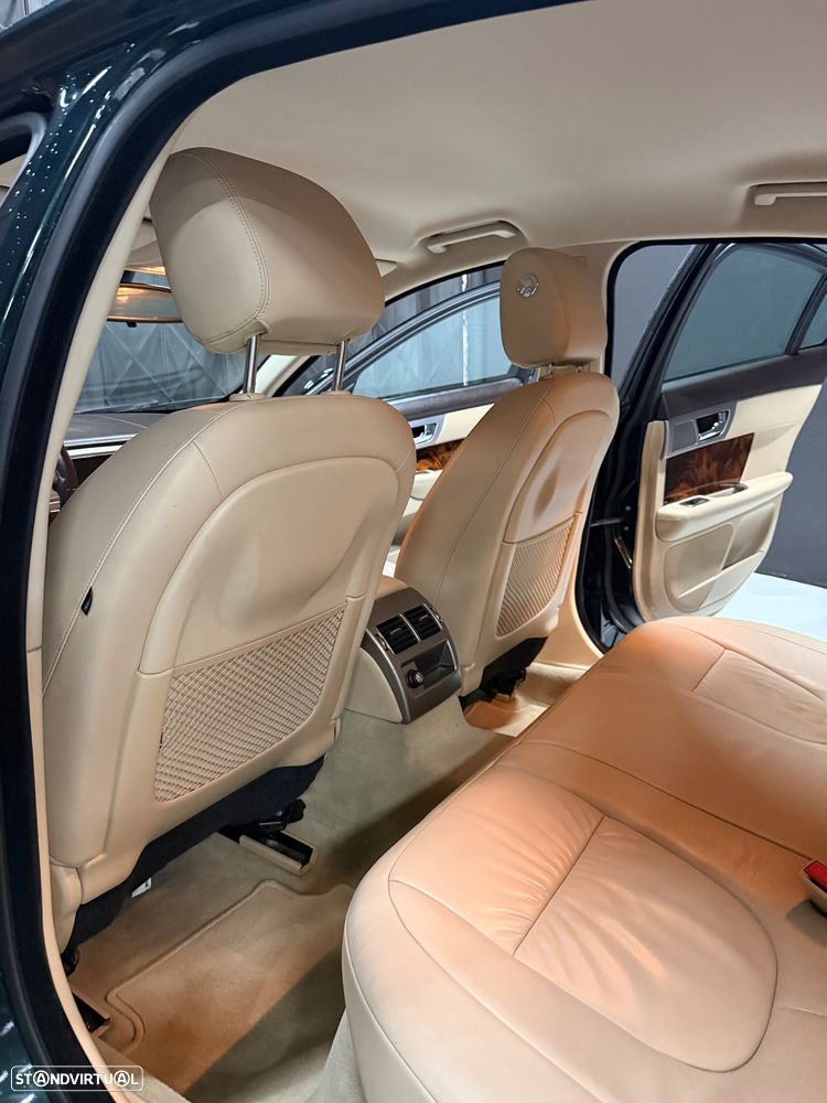 Jaguar XF 3.0 D V6 Premium Luxury - 12