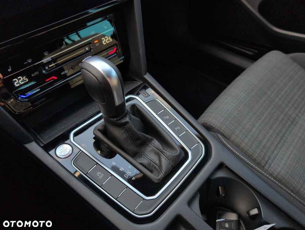 Volkswagen Passat Variant 2.0 TSI Business DSG - 26