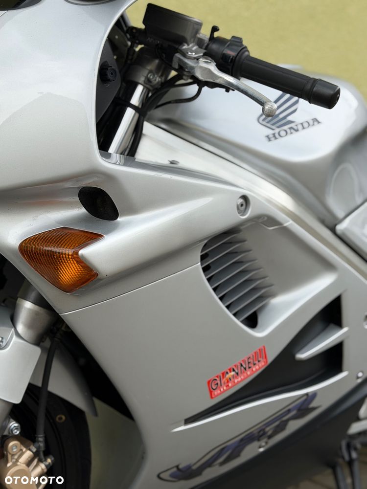 Honda VFR - 28