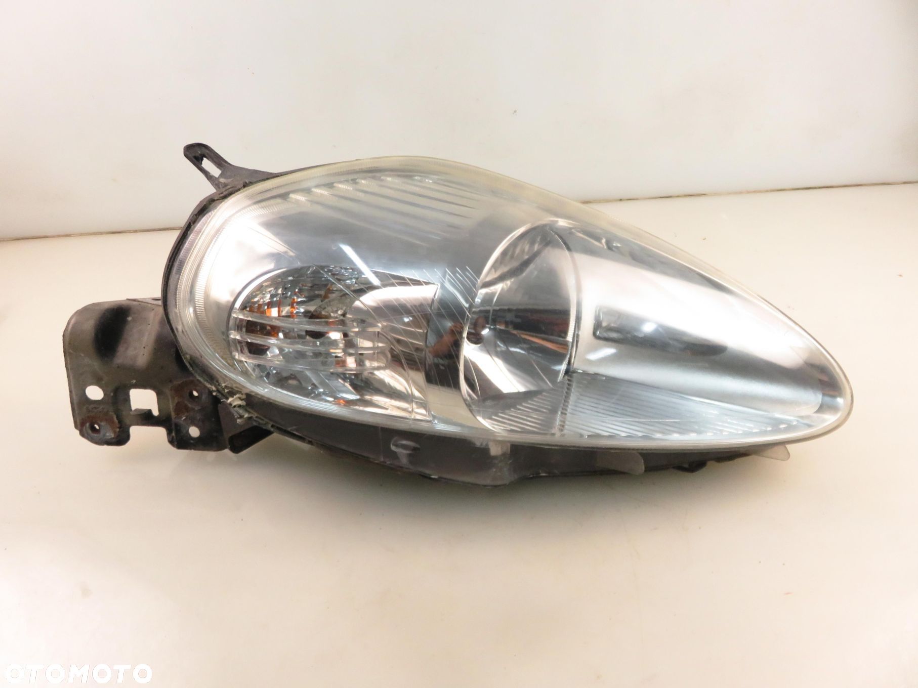 LAMPA PRAWA PRZEDNIA FIAT GRANDE PUNTO - 1