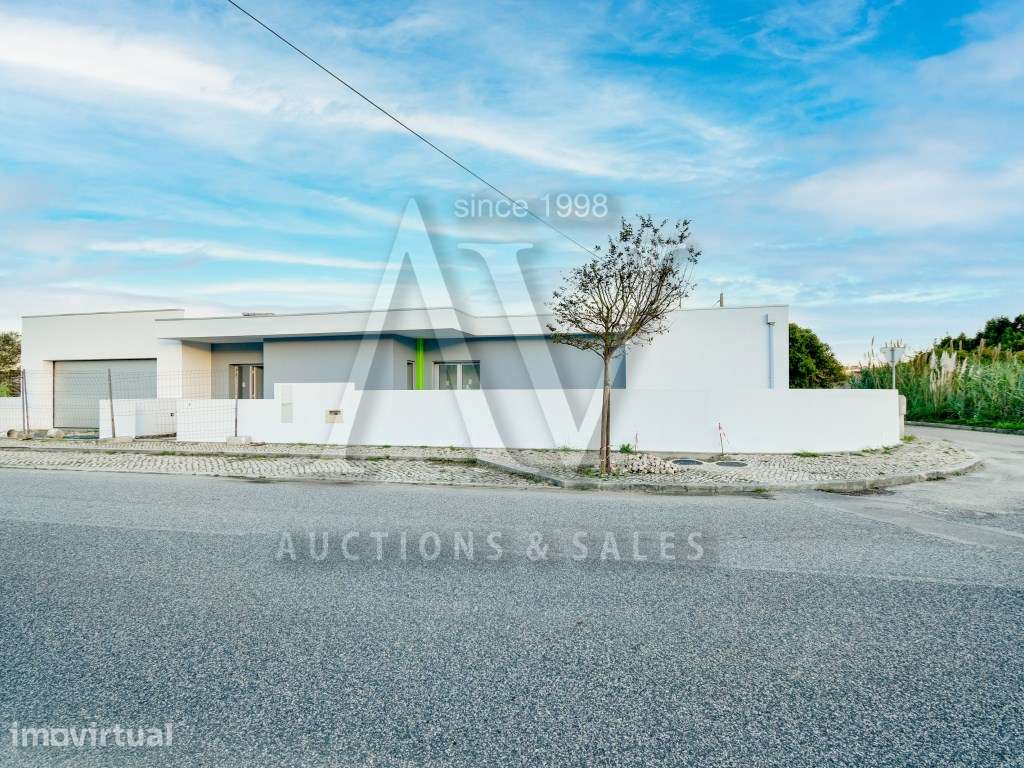 Moradia de luxo, V4, térrea, isolada e com piscina - Grande imagem: 3/33