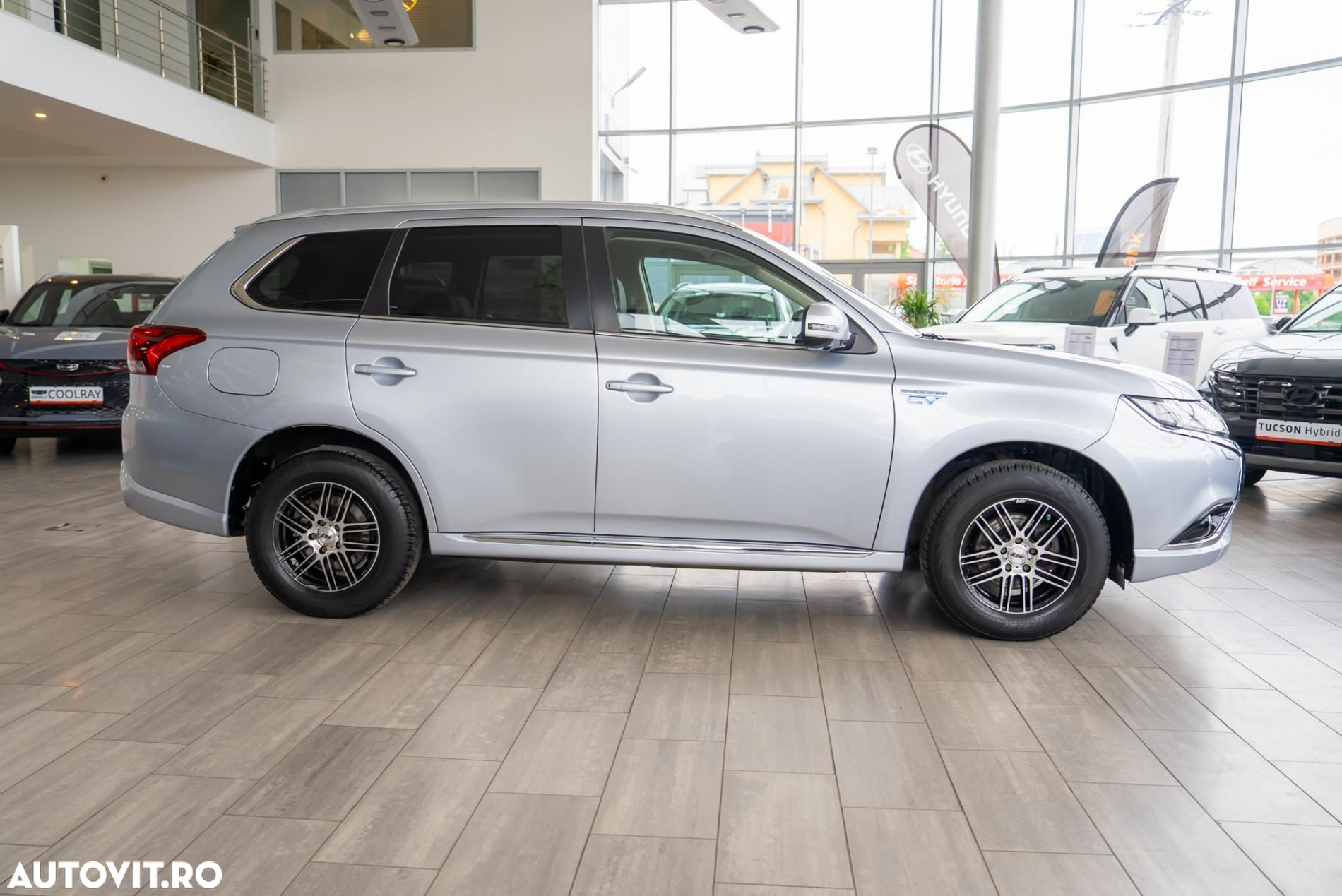 Mitsubishi Outlander 2.0 4WD Plug-In Hybrid Top - 11