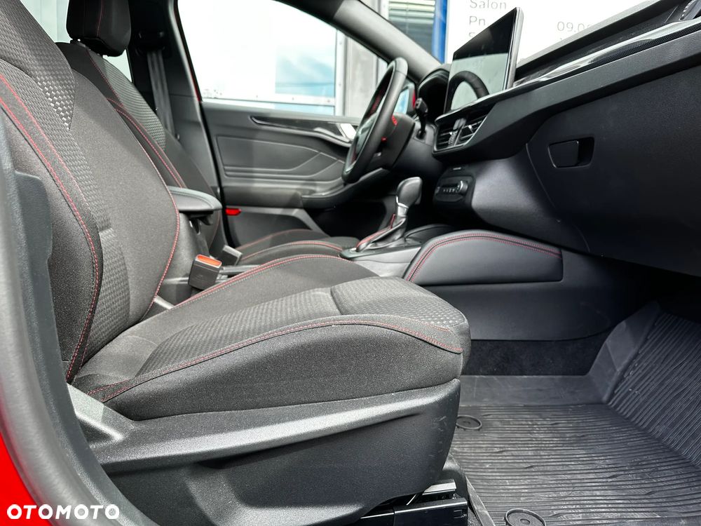 Ford Focus 1.0 EcoBoost mHEV ST-Line X - 32