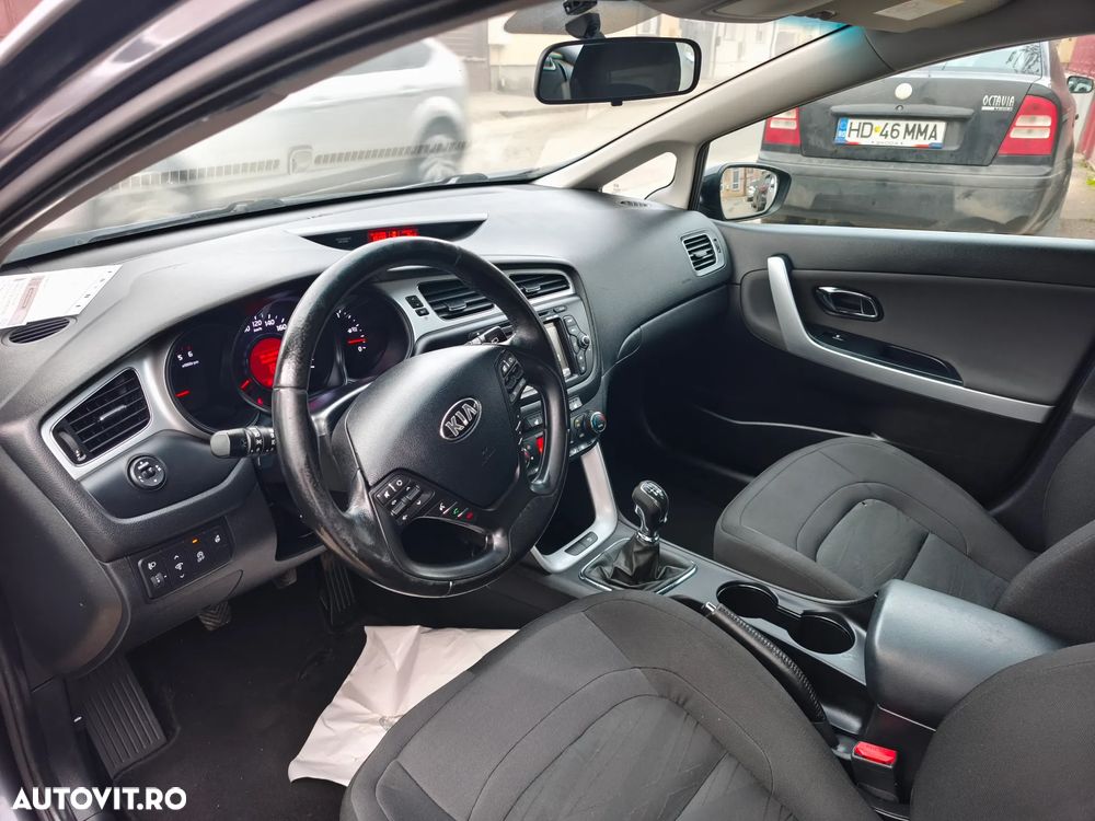 Kia Ceed 1.6 CRDi 128 ISG SW Platinum Edition - 10