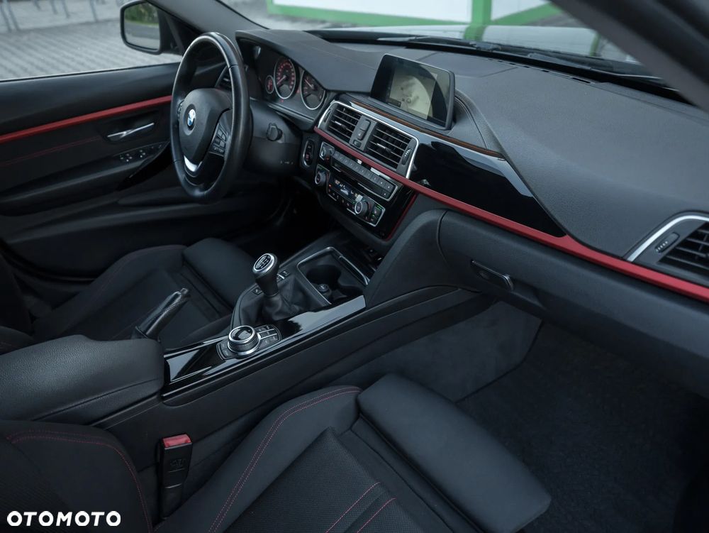 BMW Seria 3 318d Sport Line - 31