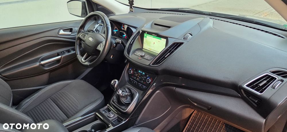 Ford Kuga 1.5 EcoBoost 2x4 Titanium - 37