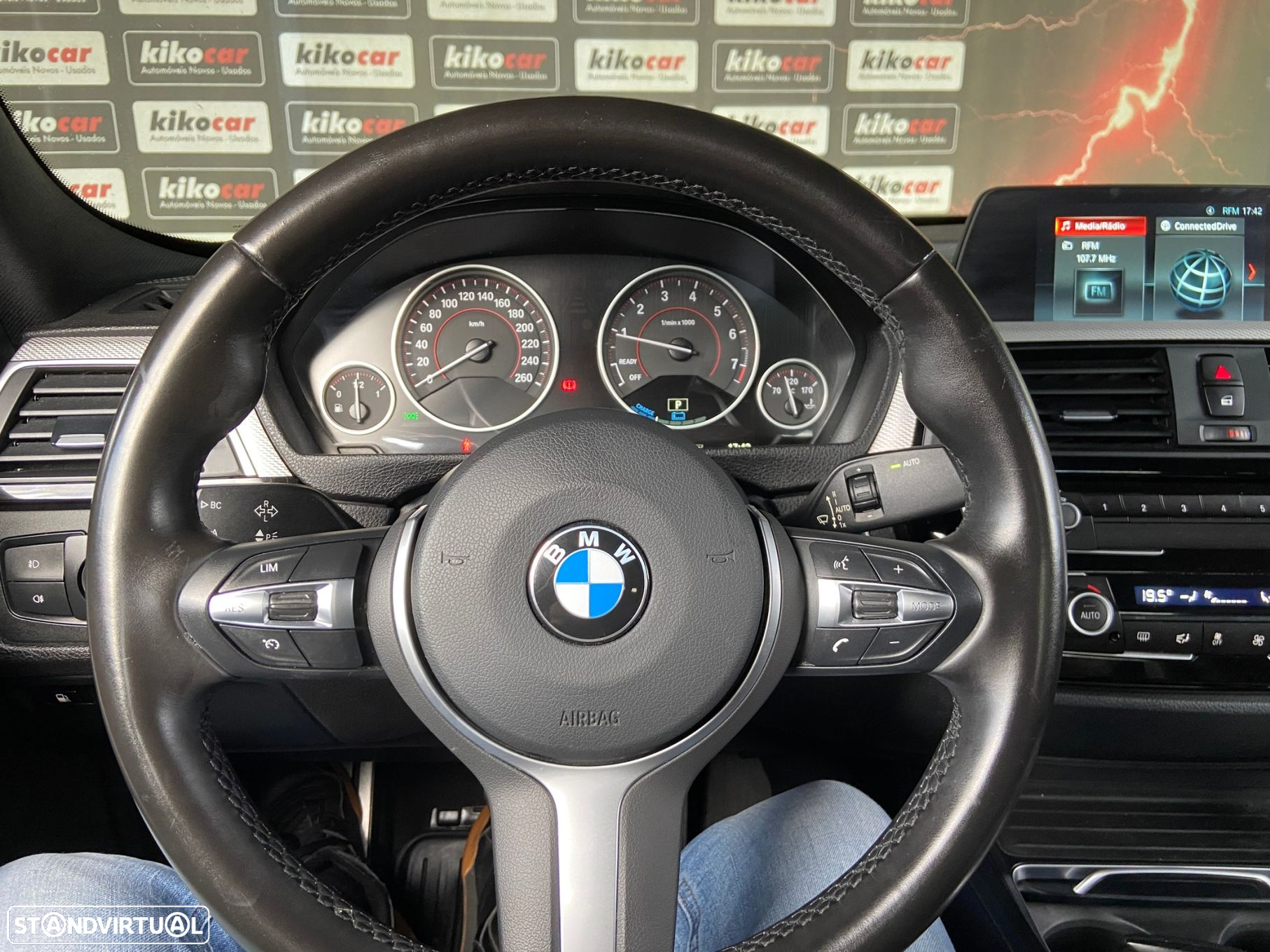 BMW 330 e iPerformance Pack M - 14