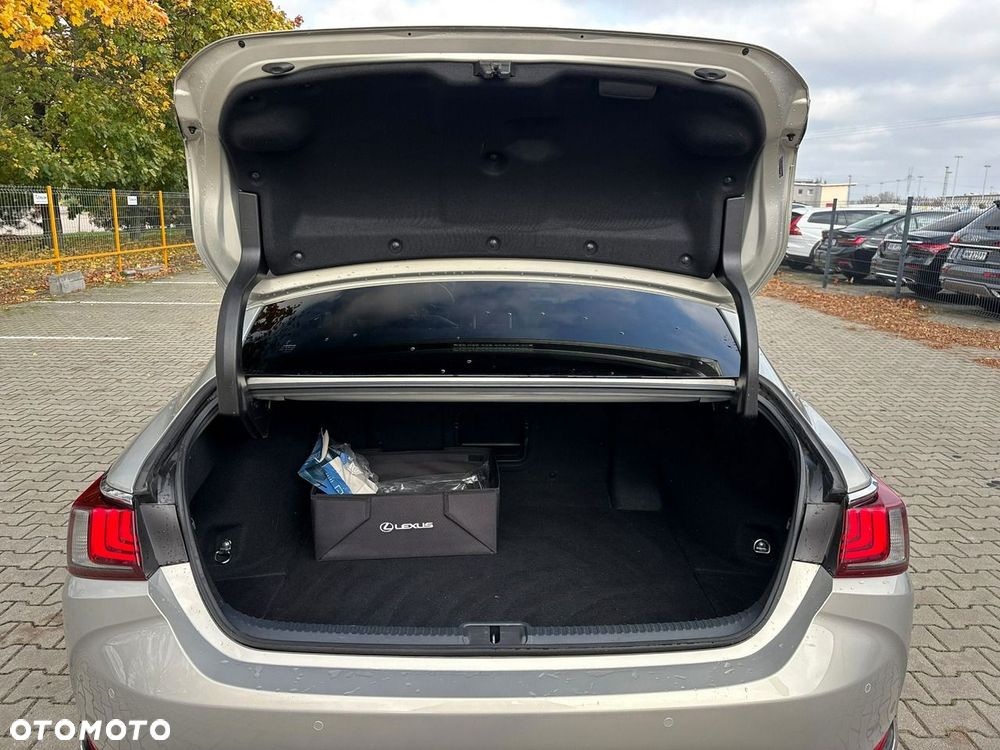 Lexus ES 300h Business Edition - 19