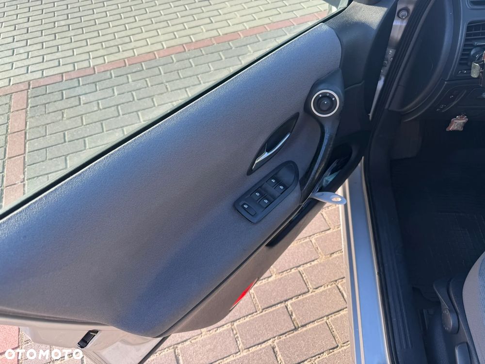 Renault Laguna 1.6 16V Authentique - 17