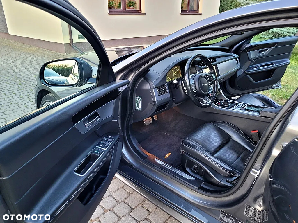 Jaguar XF 2.0 i4D R-Sport - 12