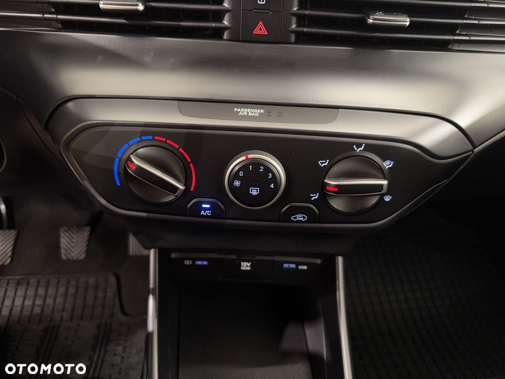 Hyundai i20 - 24