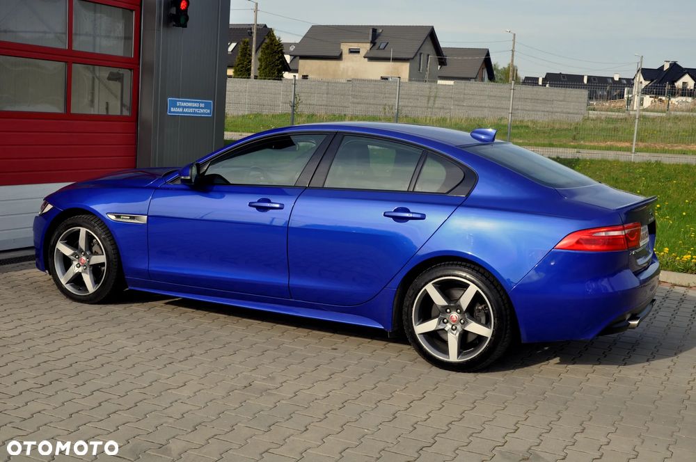 Jaguar XE 2.0 D AWD R-Sport - 11