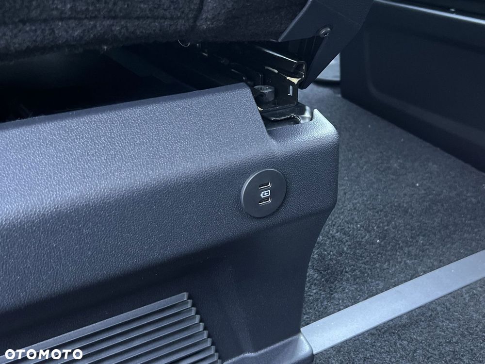 Ford Tourneo Custom - 35