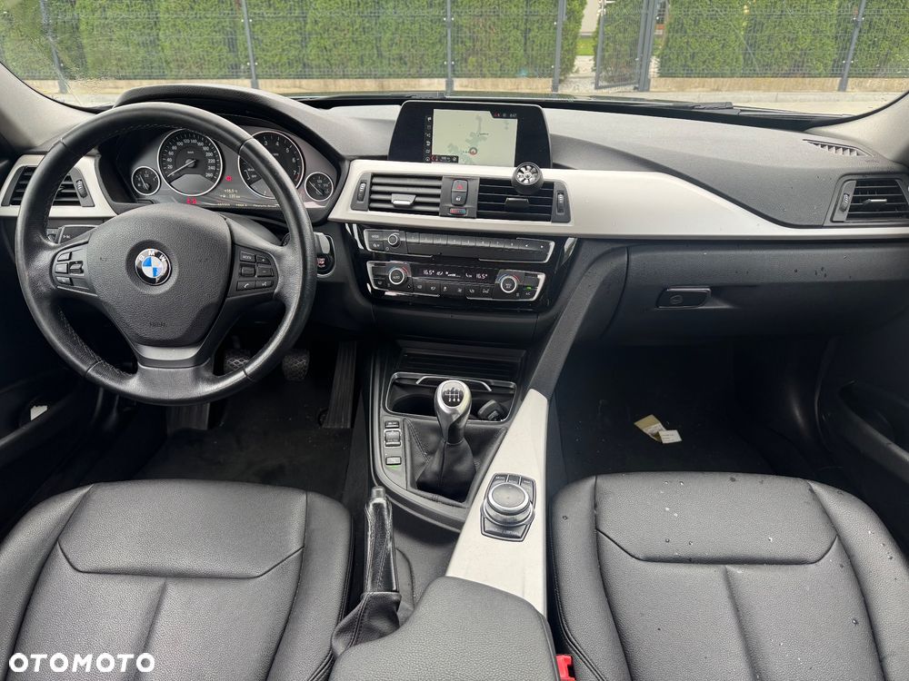 BMW Seria 3 318i - 17