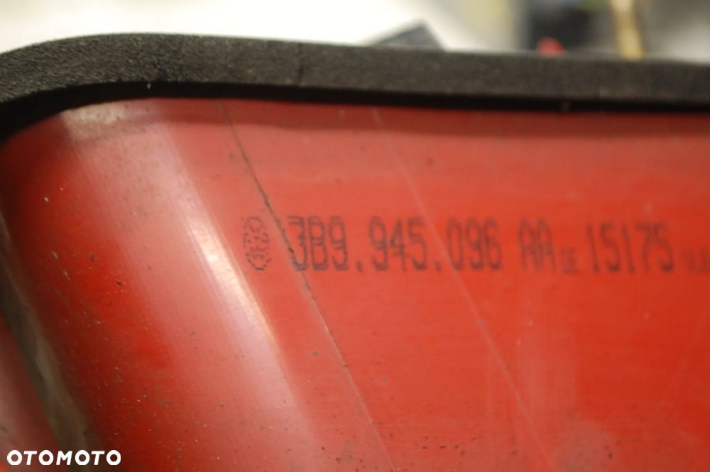 LAMPA PRAWY TYŁ TYLNA PRAWA 3B9945096AA VW PASSAT B5 KOMBI LIFT - 7