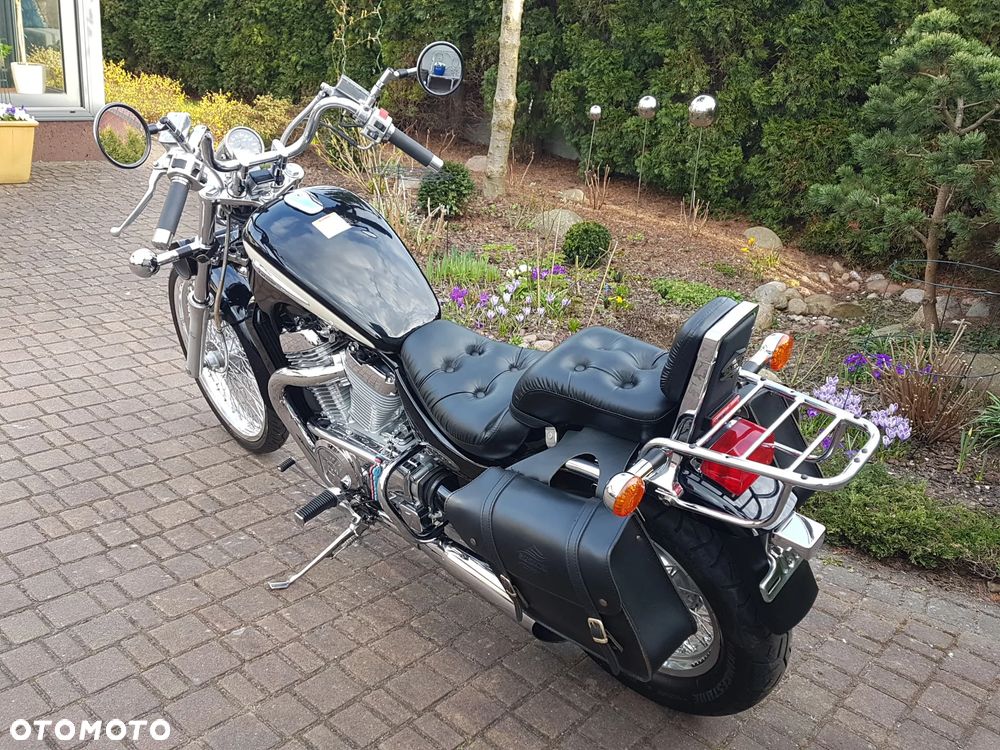 Suzuki Intruder - 16