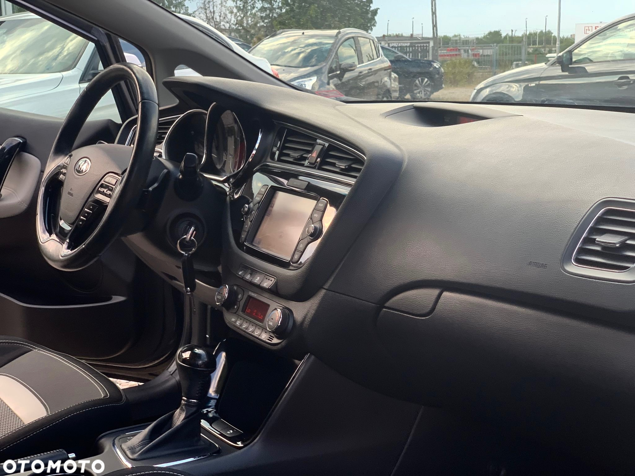 Kia Ceed 1.6 GDI DCT SW Platinum Edition - 13