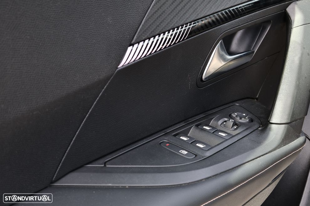Peugeot 2008 1.2 Hybrid Allure e-DCS6 - 16