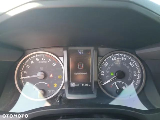 Toyota Tacoma - 8